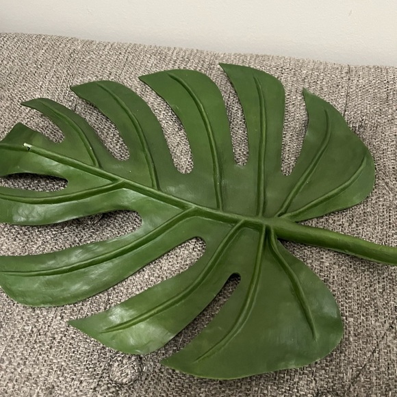Faux Monstera Leaf - Picture 4 of 4